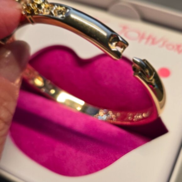 Betsey Johnson Bracelet - Picture 2 of 11